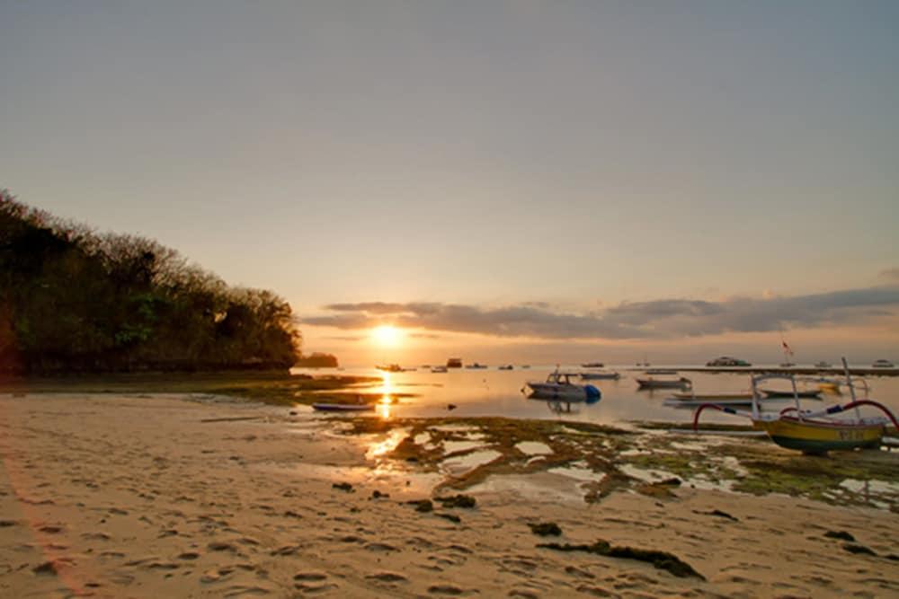 Lembongan Cliff Villas Exterior photo