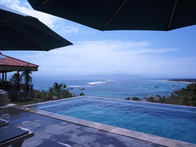 Lembongan Cliff Villas Exterior photo